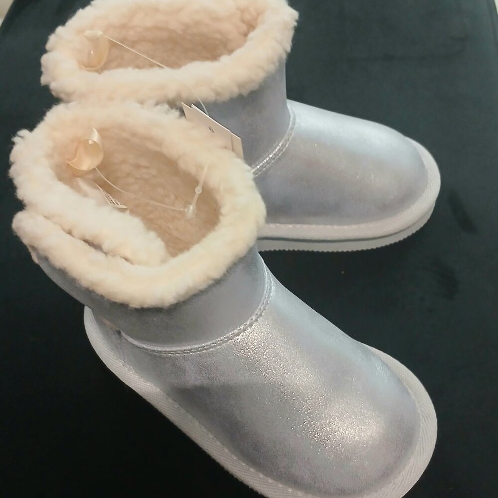Toddler boots size 9